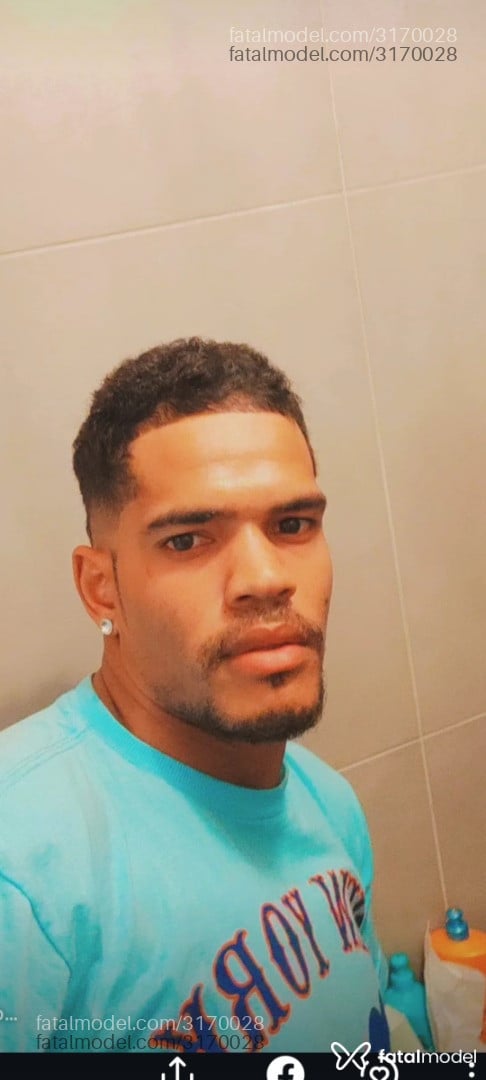 Acompanhante homem com cabelo castanho de olhos castanhos em Balneário Camboriú Acompanhante homem com cabelo castanho de olhos castanhos em Balneário Camboriú - Gomes Santos