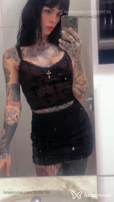 Acompanhante mulher trans com cabelo castanho de olhos verdes em Curitiba - Nanda Monroe