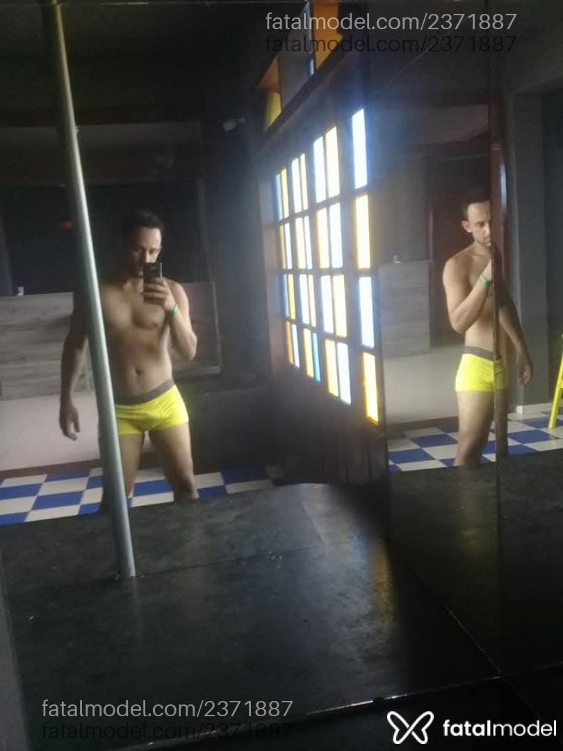 Acompanhante homem com cabelo castanho de olhos castanhos em Petrópolis Acompanhante homem com cabelo castanho de olhos castanhos em Petrópolis - Alex Freitas