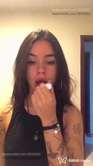 Acompanhante mulher morena (o) de olhos castanhos em Virtual Acompanhante mulher morena (o) de olhos castanhos em Virtual - Caroline
