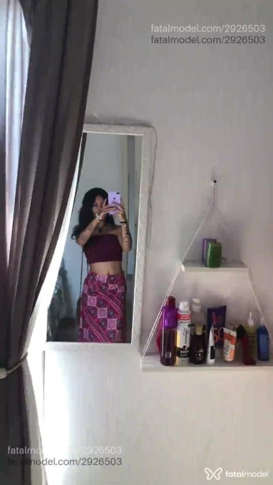 Acompanhante mulher morena (o) de olhos castanhos em Virtual Acompanhante mulher morena (o) de olhos castanhos em Virtual - Caroline