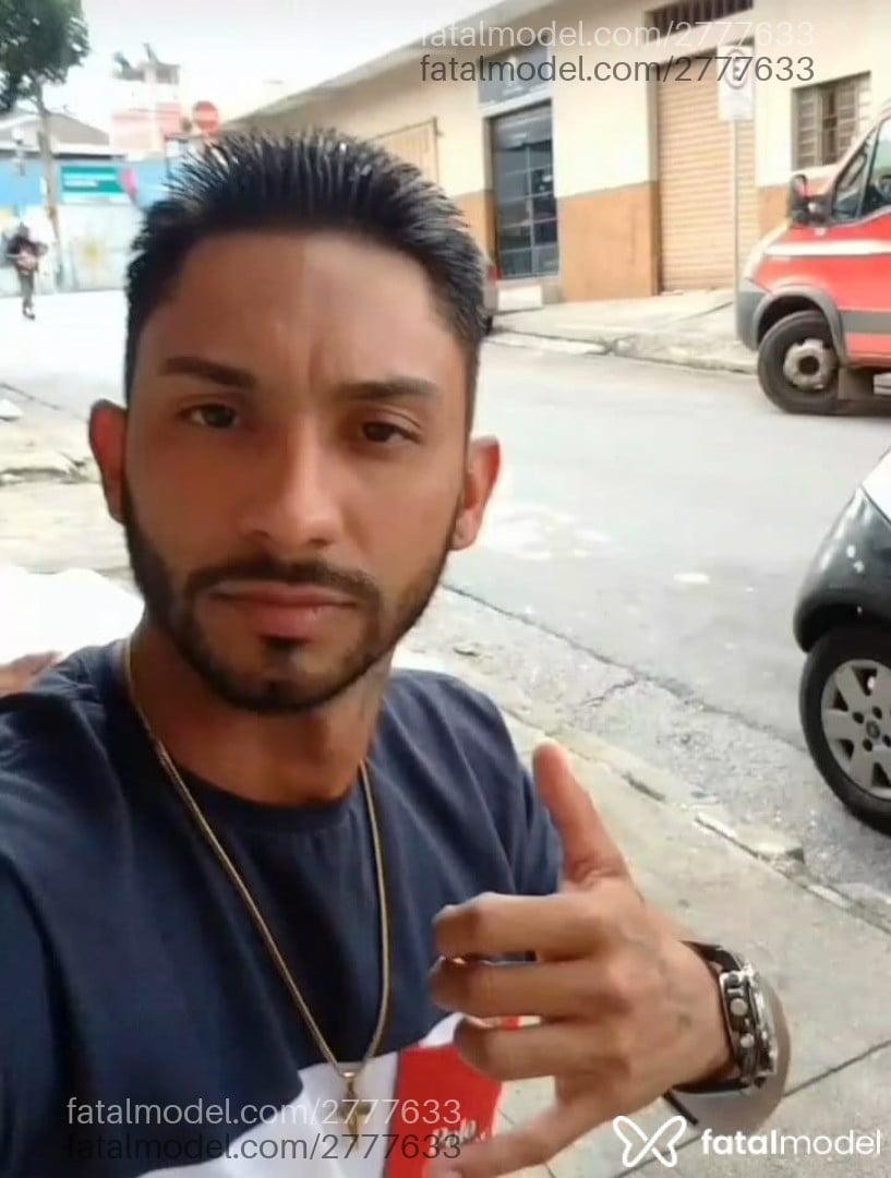 Acompanhante homem com cabelo grisalho de olhos pretos em Belo Horizonte - Thales