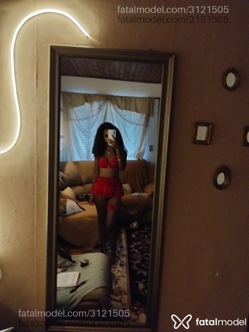 Acompanhante mulher morena (o) de olhos castanhos - Isabelli