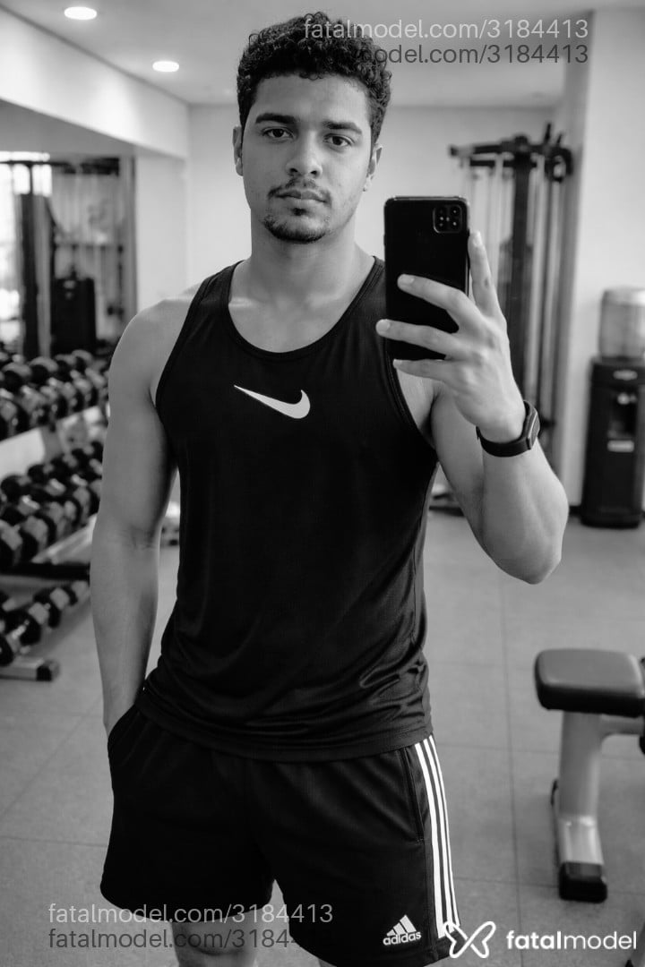 Acompanhante homem com cabelo castanho de olhos castanhos - Matheus Soares Acompanhante homem com cabelo castanho de olhos castanhos - Matheus Soares