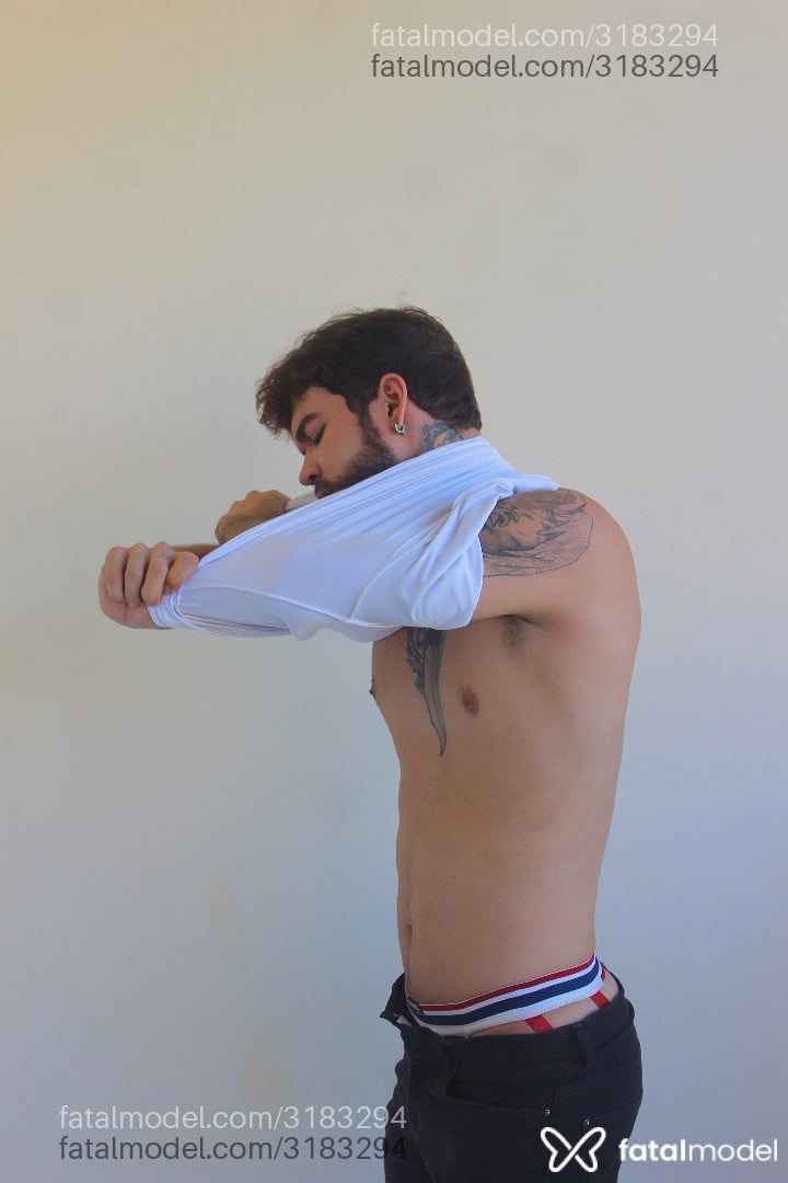 Acompanhante homem com cabelo castanho de olhos mel em Fortaleza - Fernando Trevia