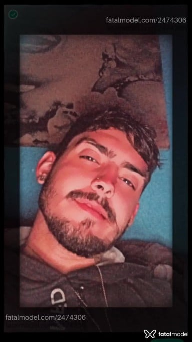 Acompanhante homem com cabelo castanho de olhos castanhos em Curitiba Acompanhante homem com cabelo castanho de olhos castanhos em Curitiba - Casthiel