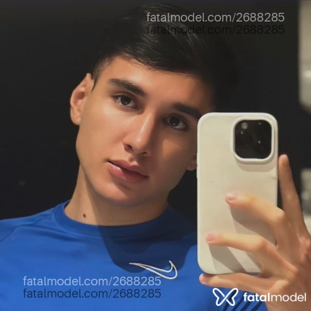 Acompanhante homem morena (o) de olhos pretos em Curitiba Acompanhante homem morena (o) de olhos pretos em Curitiba - Júlio Cazzini