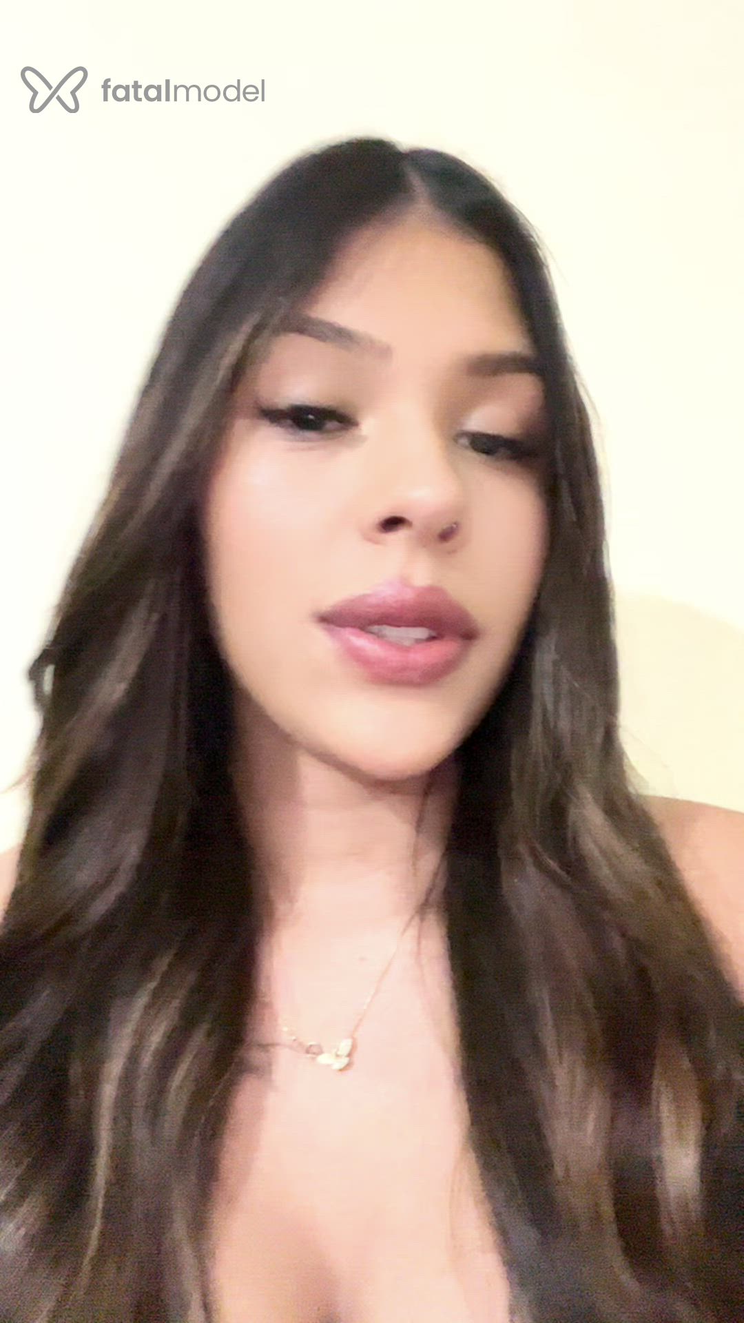 Acompanhante mulher morena (o) de olhos pretos - Agatha Duarte