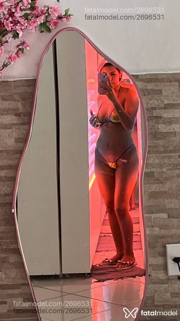 Acompanhante mulher morena (o) de olhos pretos - Agatha Duarte