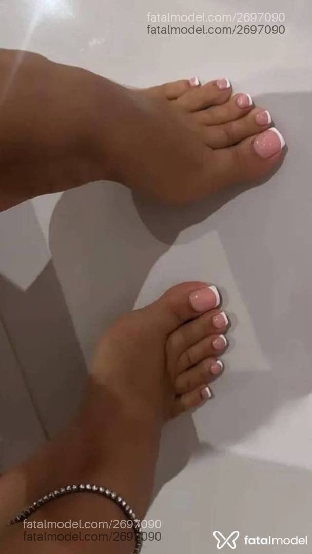 Acompanhante mulher morena (o) de olhos pretos - Mirela Honorato