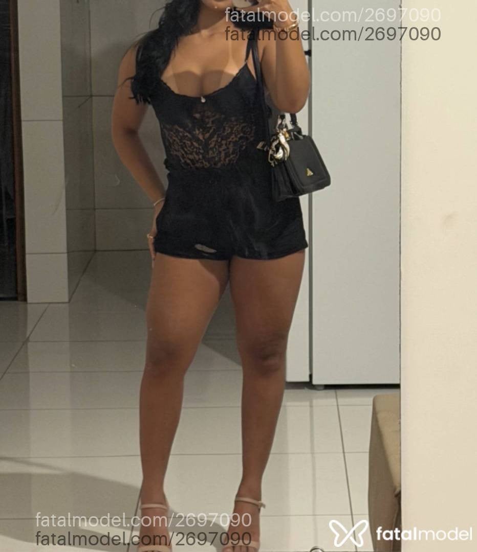 Acompanhante mulher morena (o) de olhos pretos - Melissa Ferrari