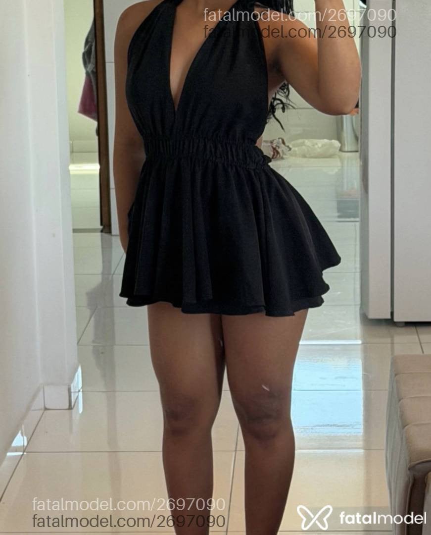 Acompanhante mulher morena (o) de olhos pretos - Melissa Ferrari