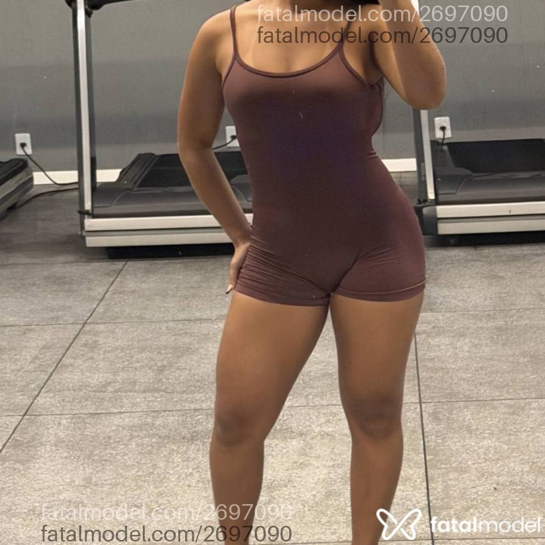 Acompanhante mulher morena (o) de olhos pretos - Mirela Honorato