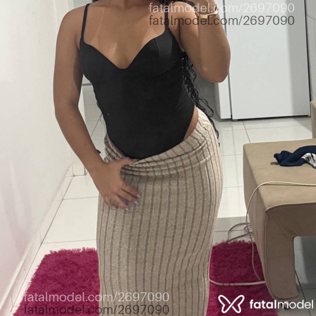 Acompanhante mulher morena (o) de olhos pretos - Melissa Ferrari