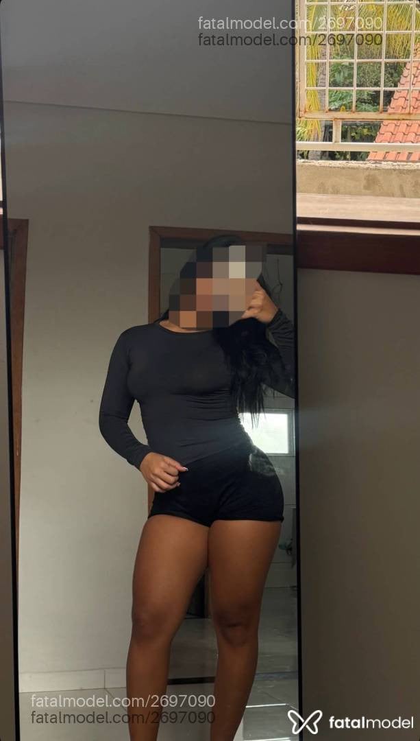 Acompanhante mulher morena (o) de olhos pretos - Melissa Ferrari