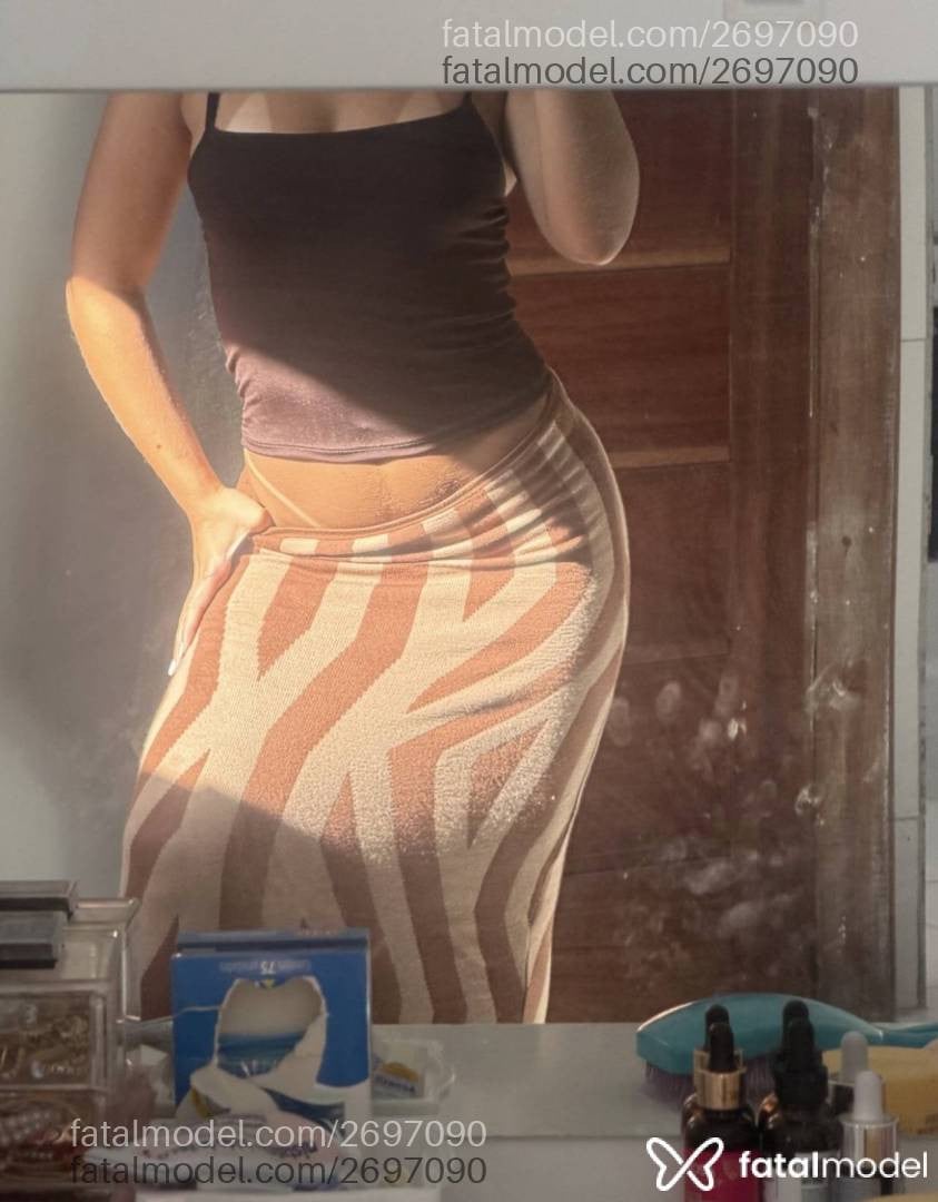 Acompanhante mulher morena (o) de olhos pretos - Scarlett Mendes