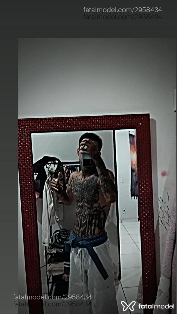 Acompanhante homem com cabelo castanho de olhos castanhos em Brasília - Emanuel