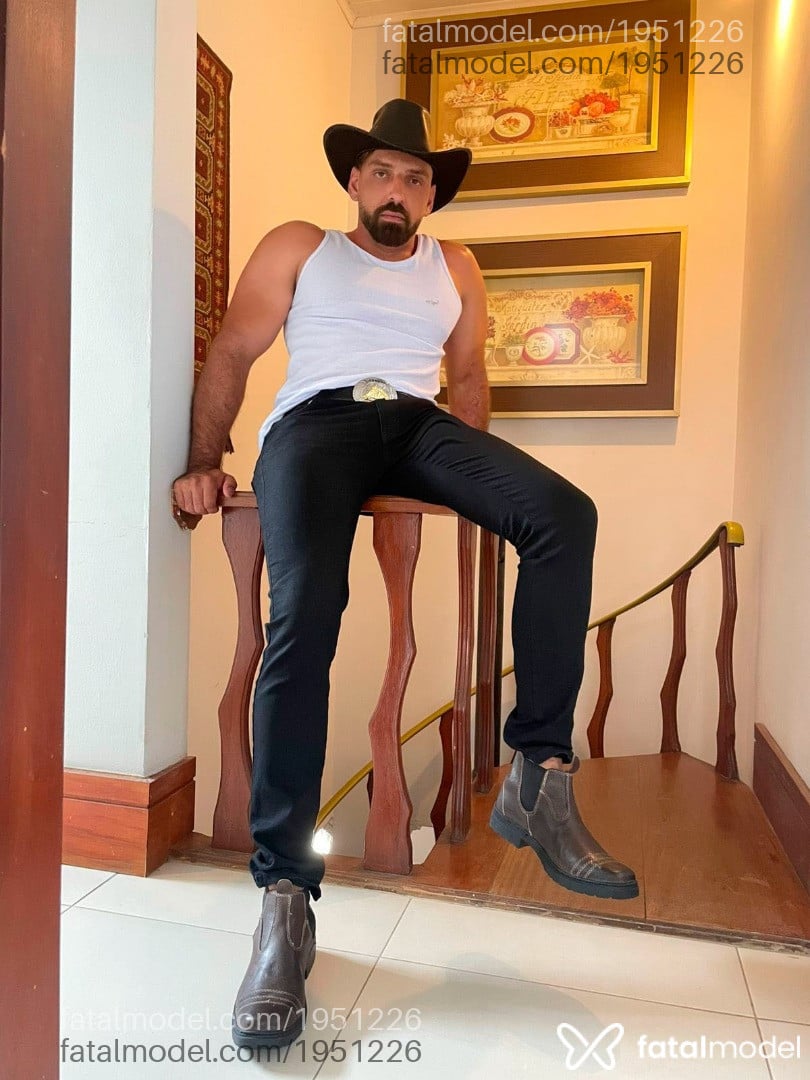 Acompanhante homem morena (o) de olhos verdes em Limeira Acompanhante homem morena (o) de olhos verdes em Limeira - RogerCowboy