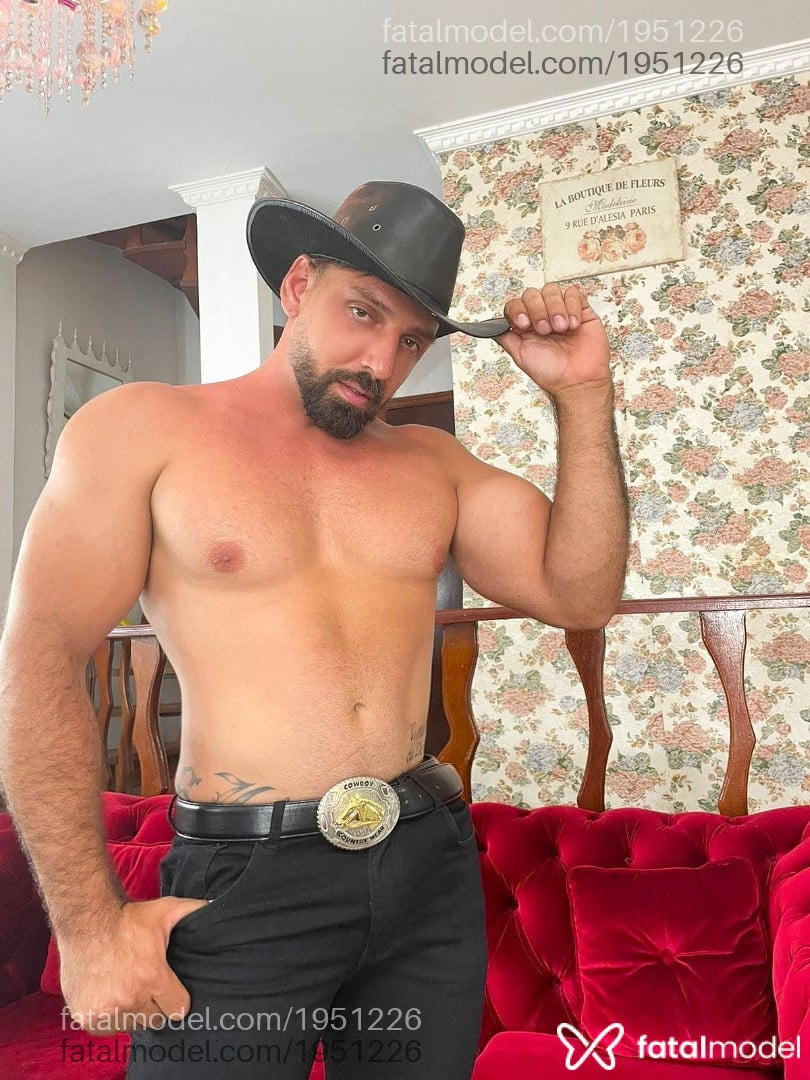 Acompanhante homem morena (o) de olhos verdes em Limeira Acompanhante homem morena (o) de olhos verdes em Limeira - RogerCowboy