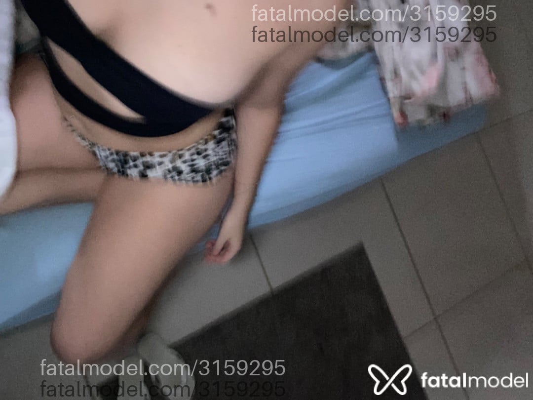 Acompanhante mulher loira (o) de olhos castanhos em Virtual Acompanhante mulher loira (o) de olhos castanhos em Virtual - Jdtmanu