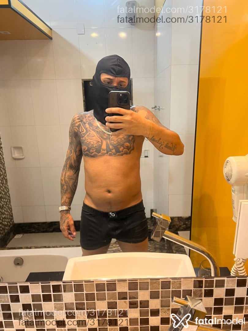 Acompanhante homem morena (o) de olhos pretos - Uberblack Acompanhante homem morena (o) de olhos pretos - Uberblack