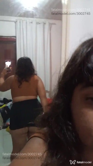 Acompanhante mulher com cabelo castanho de olhos mel em Torres Acompanhante mulher com cabelo castanho de olhos mel em Torres - Martina