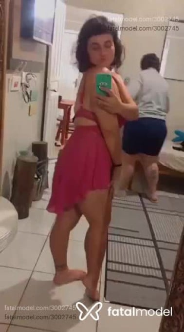 Acompanhante mulher com cabelo castanho de olhos mel em Torres Acompanhante mulher com cabelo castanho de olhos mel em Torres - Martina