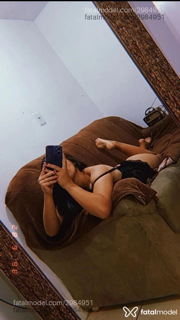Acompanhante mulher morena (o) de olhos pretos - Morena