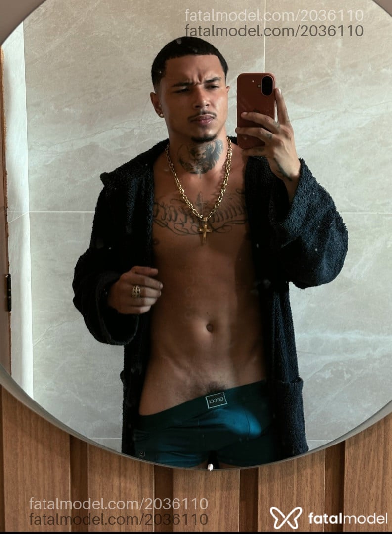 Acompanhante homem morena (o) de olhos castanhos em Macaé - Gomes