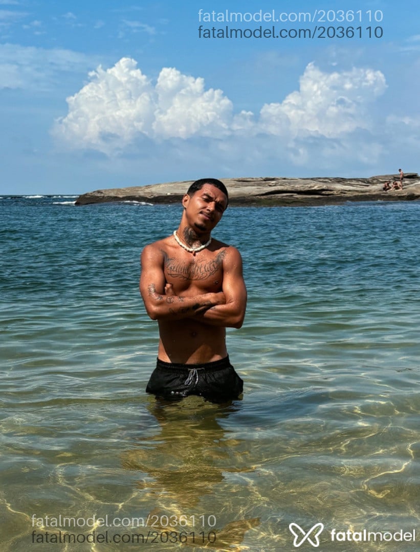 Acompanhante homem morena (o) de olhos castanhos em Macaé - Gomes