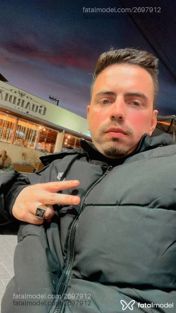 Acompanhante homem com cabelo castanho de olhos castanhos em Palhoça - Renan