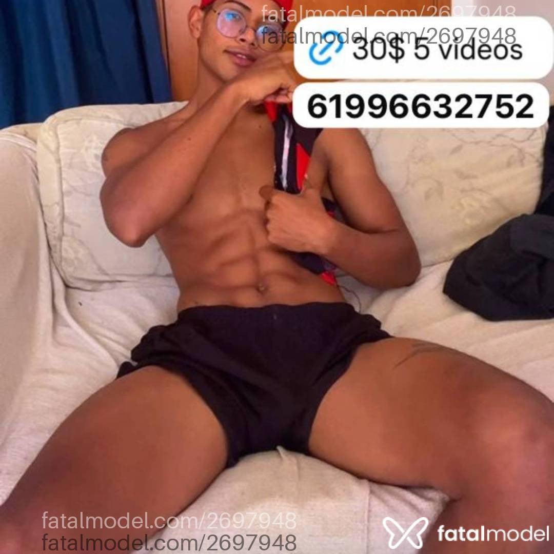 Acompanhante homem com cabelo castanho de olhos castanhos - Adrzinho Acompanhante homem com cabelo castanho de olhos castanhos - Adrzinho