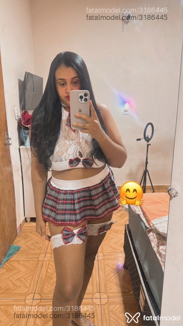 Acompanhante mulher morena (o) de olhos pretos em Virtual Acompanhante mulher morena (o) de olhos pretos em Virtual - Melissa