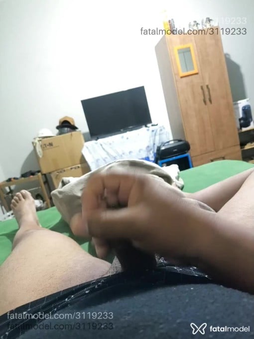 Acompanhante homem morena (o) de olhos castanhos - Negro Joey Acompanhante homem morena (o) de olhos castanhos - Negro Joey