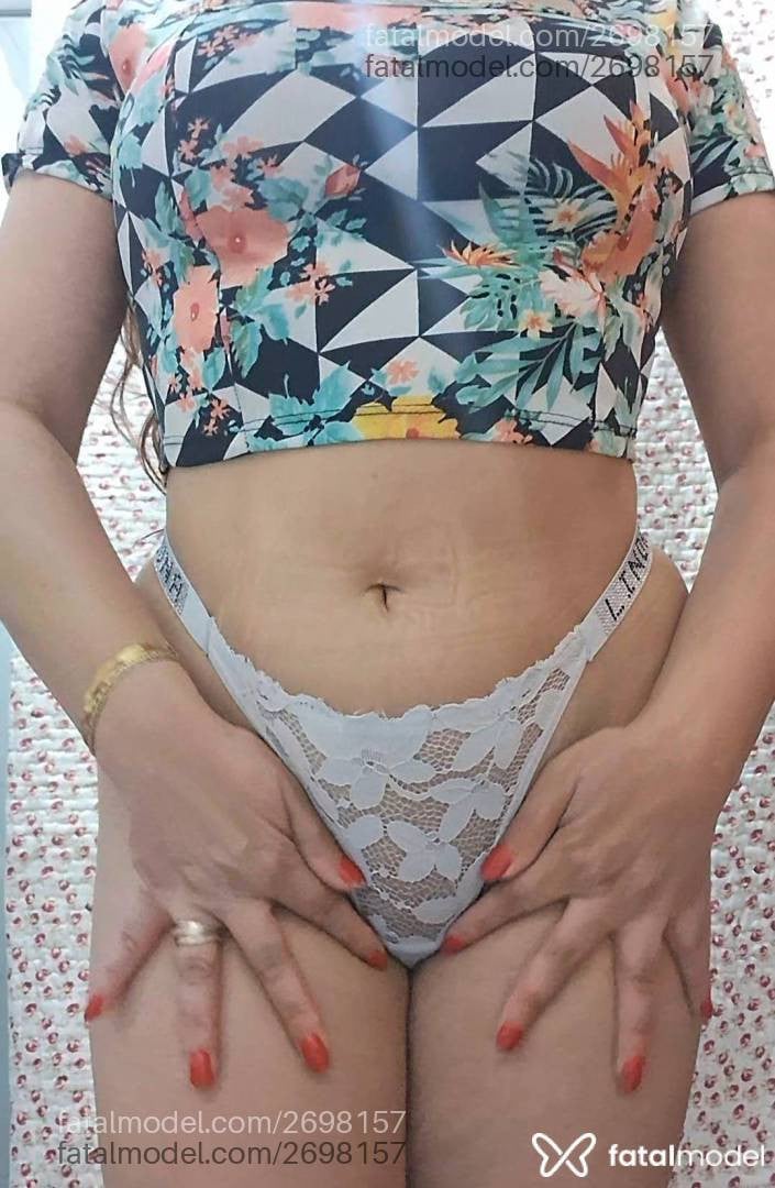 Acompanhante mulher com cabelo castanho de olhos verdes - Débora