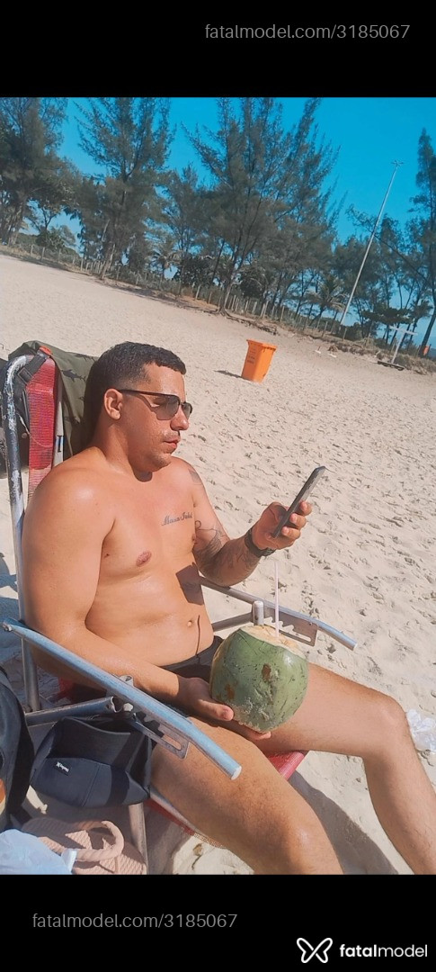 Acompanhante homem com cabelo castanho de olhos castanhos em Rio de Janeiro Acompanhante homem com cabelo castanho de olhos castanhos em Rio de Janeiro - Teddy