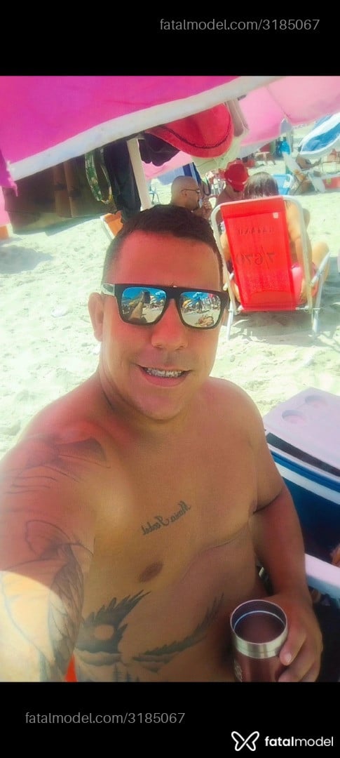 Acompanhante homem com cabelo castanho de olhos castanhos em Rio de Janeiro Acompanhante homem com cabelo castanho de olhos castanhos em Rio de Janeiro - Teddy