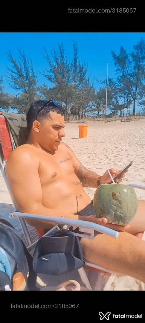 Acompanhante homem com cabelo castanho de olhos castanhos em Rio de Janeiro Acompanhante homem com cabelo castanho de olhos castanhos em Rio de Janeiro - Teddy