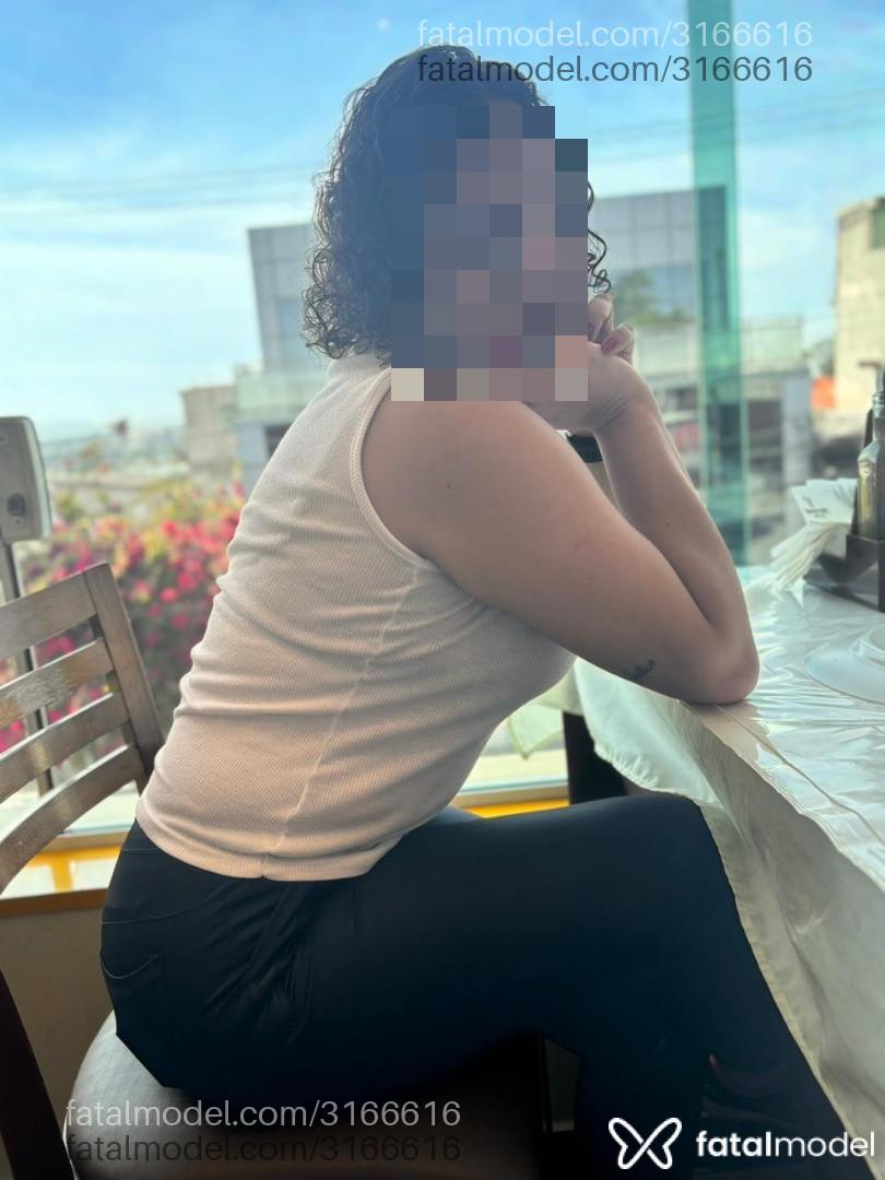 Acompanhante mulher com cabelo castanho de olhos castanhos em São Paulo - Thatá