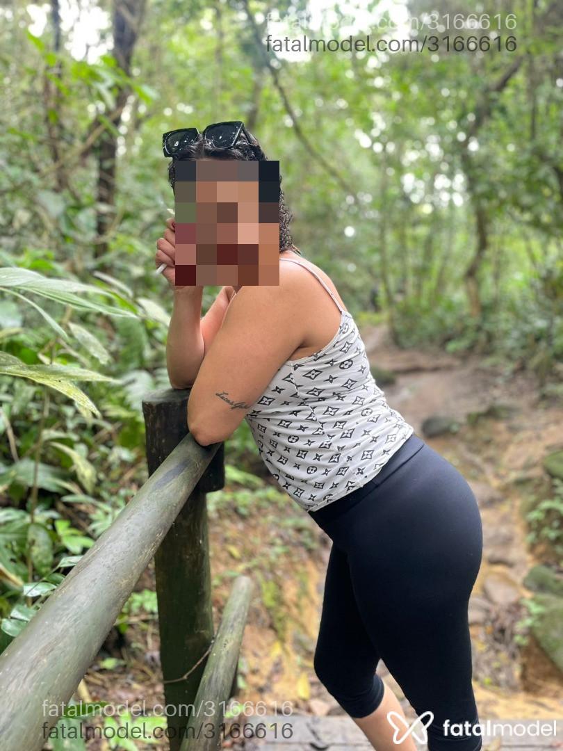 Acompanhante mulher com cabelo castanho de olhos castanhos em São Paulo - Thatá