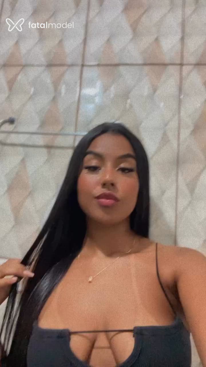 Acompanhante mulher morena (o) de olhos pretos - Morena Acompanhante mulher morena (o) de olhos pretos - Morena