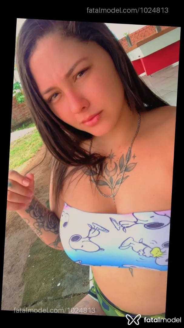 Acompanhante mulher com cabelo castanho de olhos castanhos em Pimenta Bueno - Tatuadasahsa