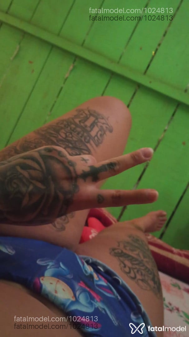 Acompanhante mulher com cabelo castanho de olhos castanhos em Pimenta Bueno - Tatuadasahsa