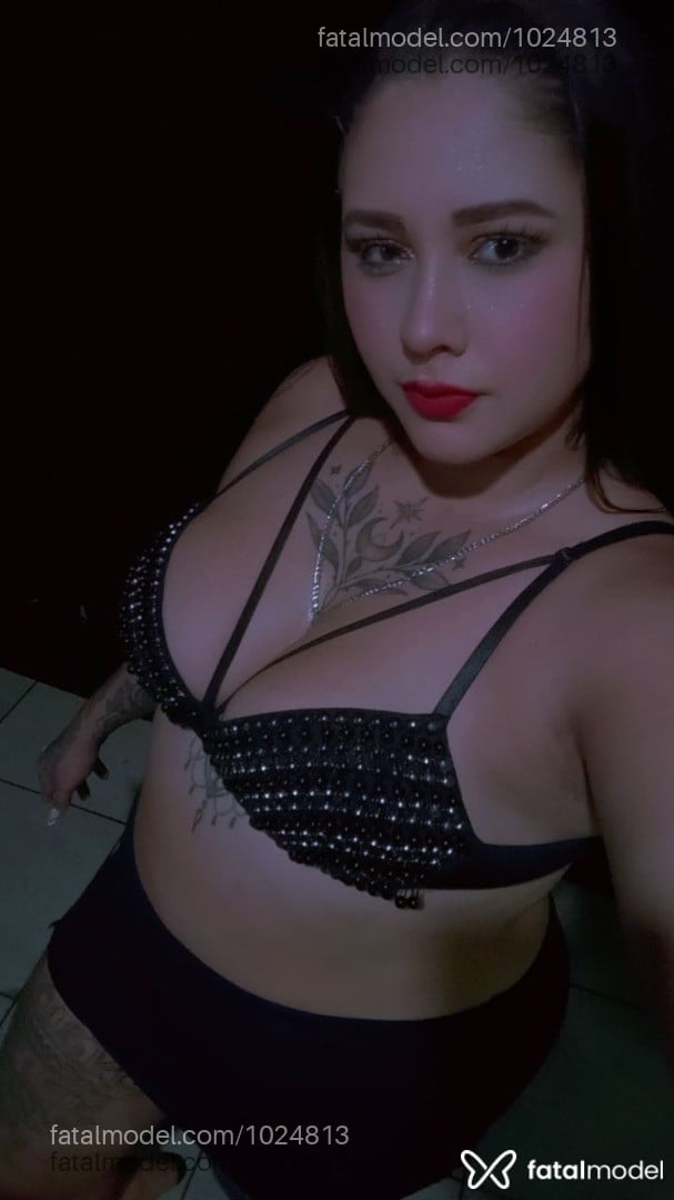 Acompanhante mulher com cabelo castanho de olhos castanhos em Pimenta Bueno - Tatuadasahsa