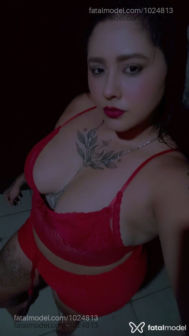 Acompanhante mulher com cabelo castanho de olhos castanhos em Pimenta Bueno - Tatuadasahsa