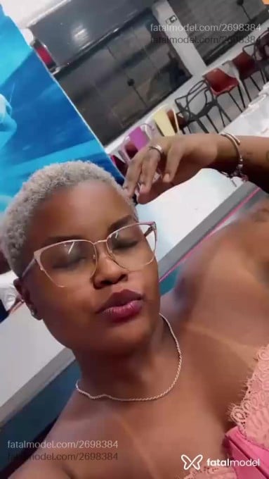 Acompanhante mulher loira (o) de olhos pretos - Aylla Victoria Acompanhante mulher loira (o) de olhos pretos - Aylla Victoria