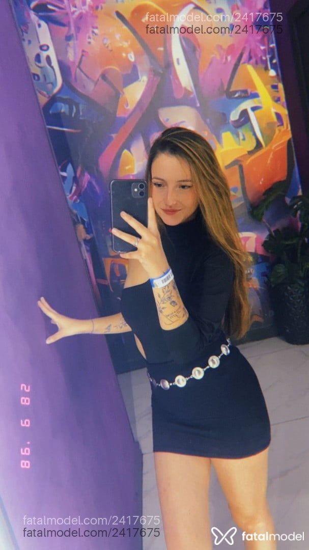 Acompanhante mulher com cabelo colorido de olhos castanhos - Sapequinhapb