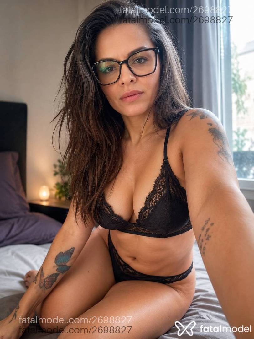 Acompanhante mulher com cabelo grisalho de olhos castanhos - Crystal Suggar
