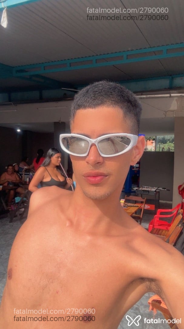 Acompanhante homem morena (o) de olhos castanhos em Caraguatatuba Acompanhante homem morena (o) de olhos castanhos em Caraguatatuba - Miguel