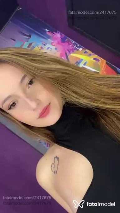 Acompanhante mulher com cabelo colorido de olhos castanhos - Sapequinhapb